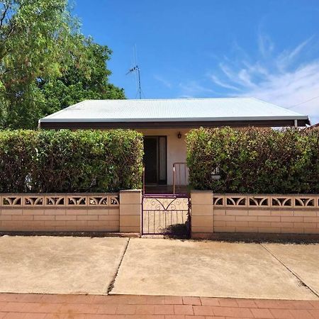 The House With The Purple Gate Villa Broken Hill Kültér fotó