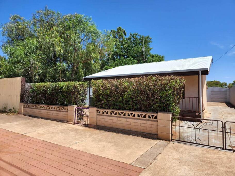 The House With The Purple Gate Villa Broken Hill Kültér fotó